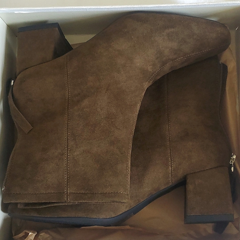 NWT Womens mid calf boots